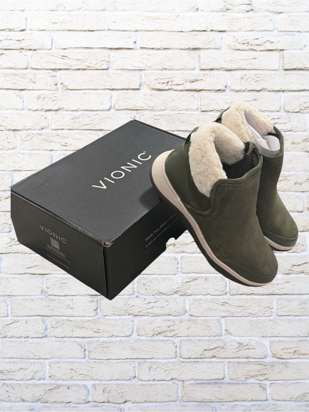 New in Box Vionic Olive Green Suede Shearling Slip-On Ankle Boots- Norwood - 6.5
